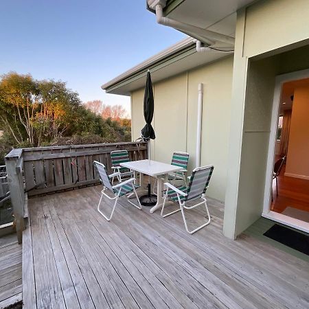 Refined, Retro & Relaxing Villa Paraparaumu Ngoại thất bức ảnh