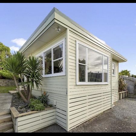 Refined, Retro & Relaxing Villa Paraparaumu Ngoại thất bức ảnh