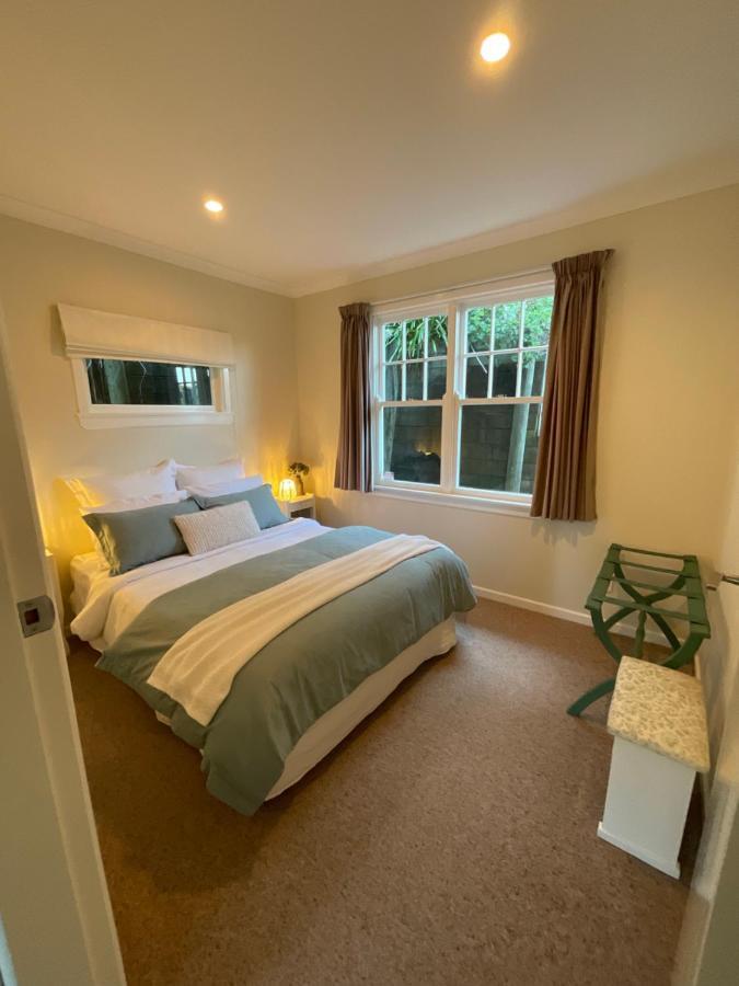 Refined, Retro & Relaxing Villa Paraparaumu Ngoại thất bức ảnh