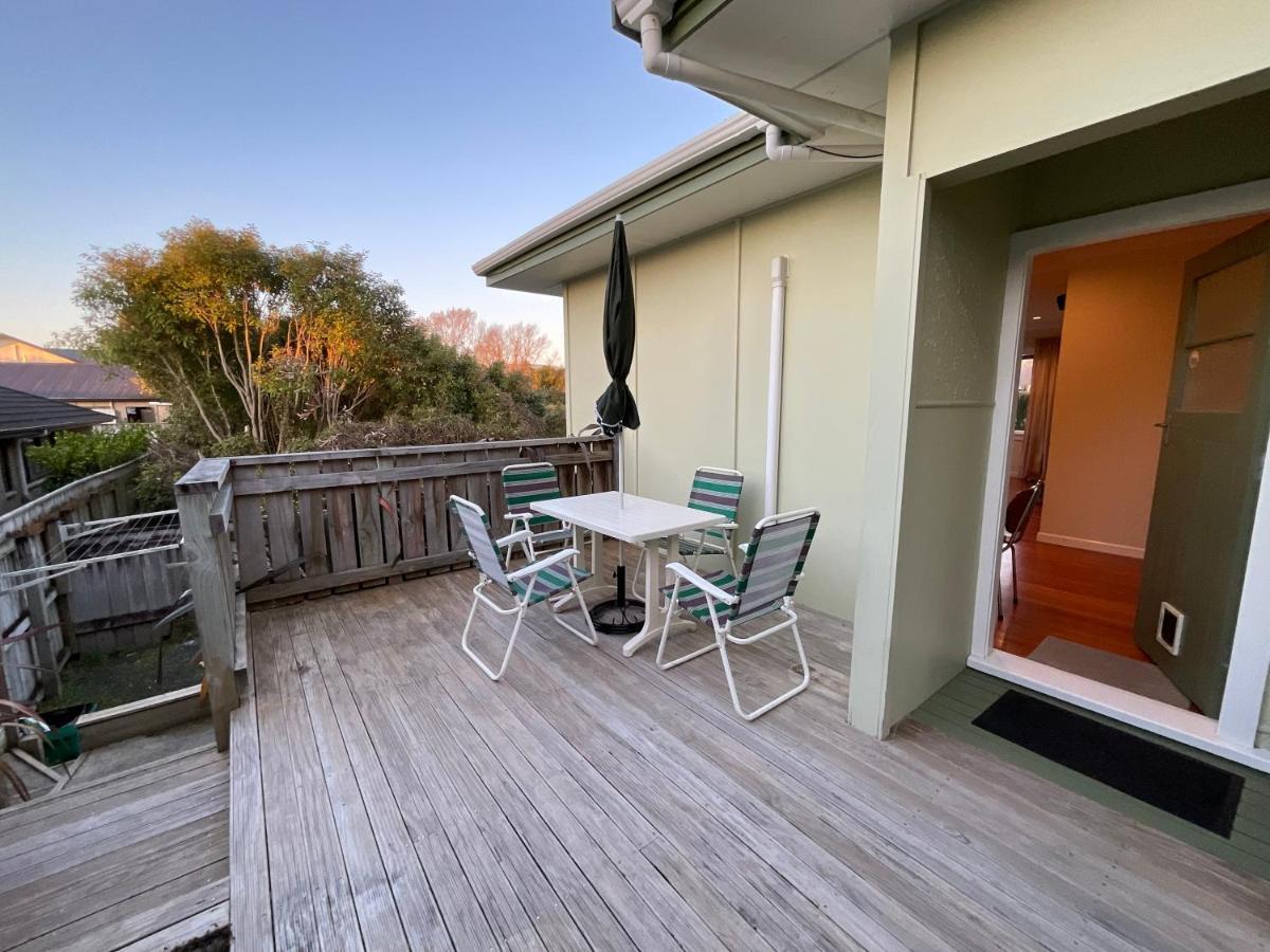 Refined, Retro & Relaxing Villa Paraparaumu Ngoại thất bức ảnh